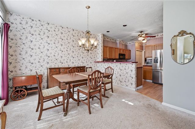 76 Stone Ridge Blvd, Hermitage, PA 16148