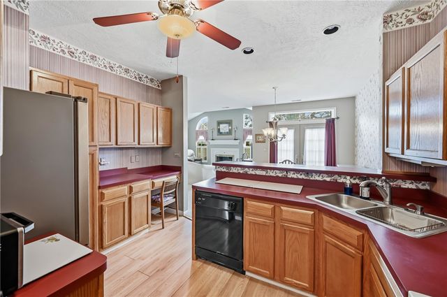 76 Stone Ridge Blvd, Hermitage, PA 16148