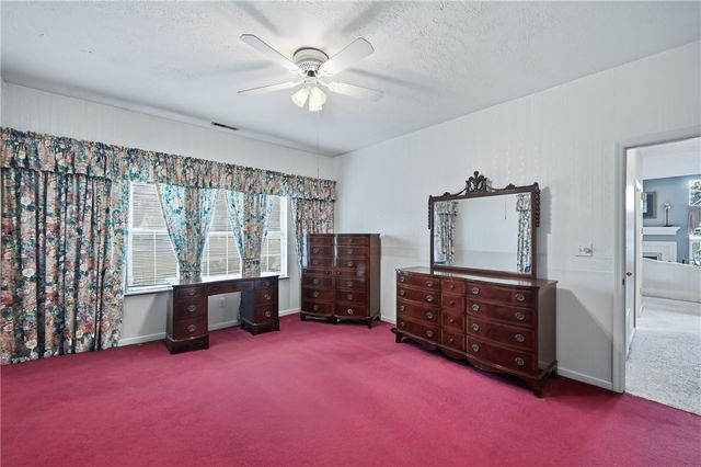 76 Stone Ridge Blvd, Hermitage, PA 16148