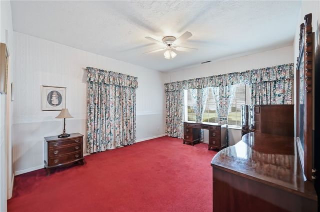 76 Stone Ridge Blvd, Hermitage, PA 16148