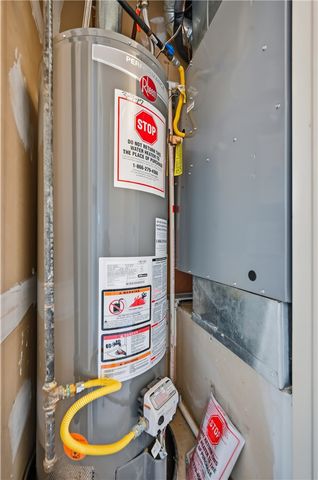 76 Stone Ridge Blvd, Hermitage, PA 16148