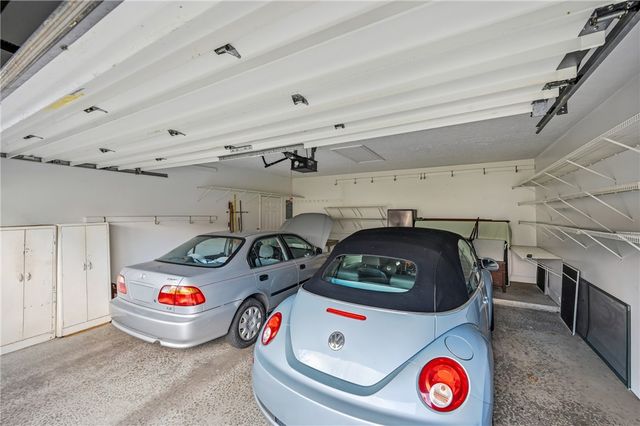 76 Stone Ridge Blvd, Hermitage, PA 16148