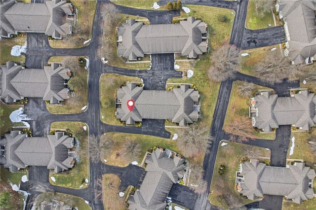 76 Stone Ridge Blvd, Hermitage, PA 16148