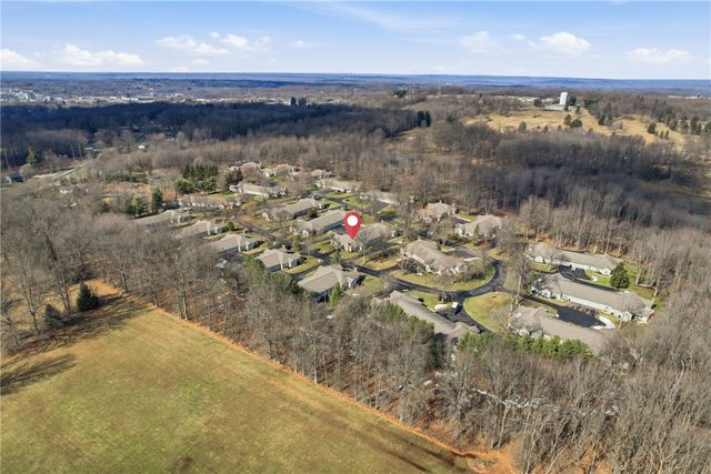 76 Stone Ridge Blvd, Hermitage, PA 16148