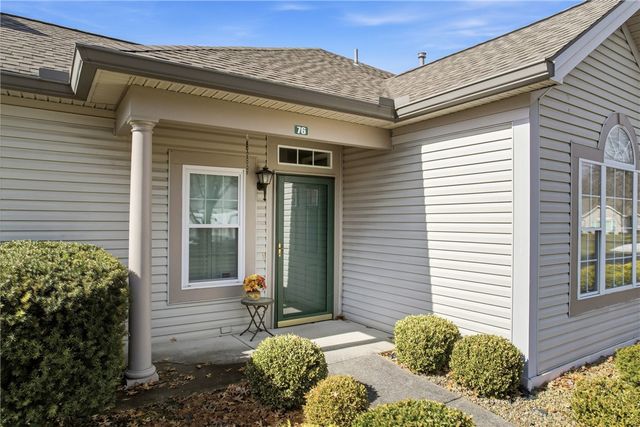 76 Stone Ridge Blvd, Hermitage, PA 16148