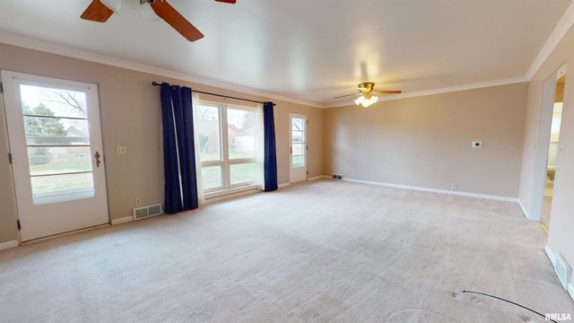 818 W TRUITT Avenue, Chillicothe, IL 61523