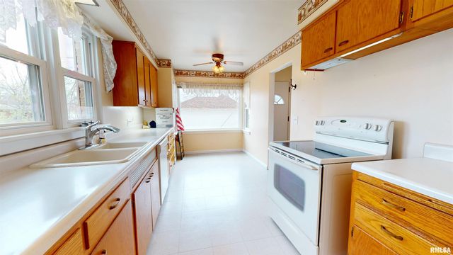 818 W TRUITT Avenue, Chillicothe, IL 61523