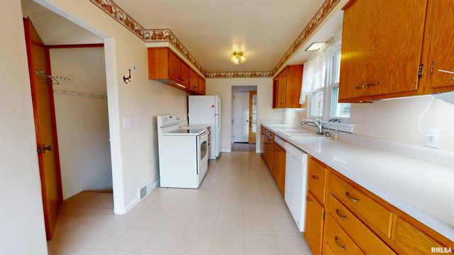 818 W TRUITT Avenue, Chillicothe, IL 61523