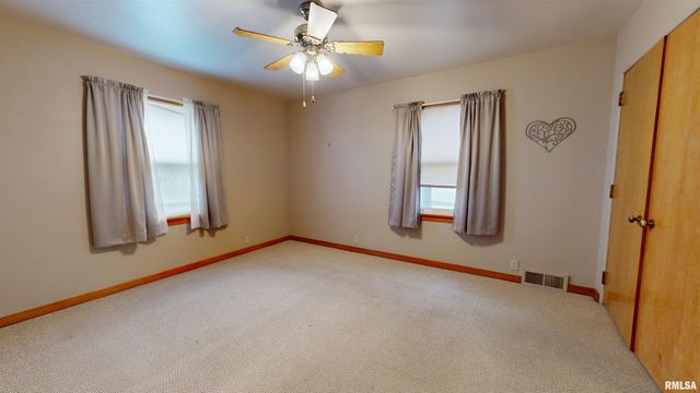 818 W TRUITT Avenue, Chillicothe, IL 61523