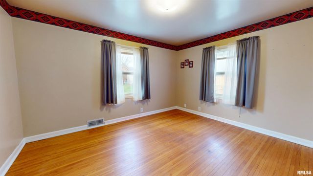 818 W TRUITT Avenue, Chillicothe, IL 61523