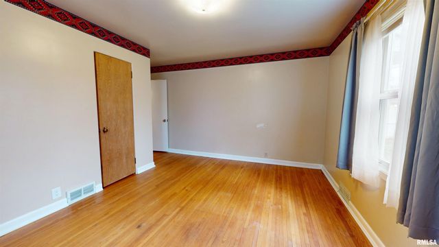 818 W TRUITT Avenue, Chillicothe, IL 61523