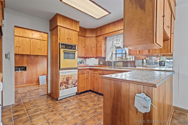 702 S 3rd Street, Davis, OK 73030