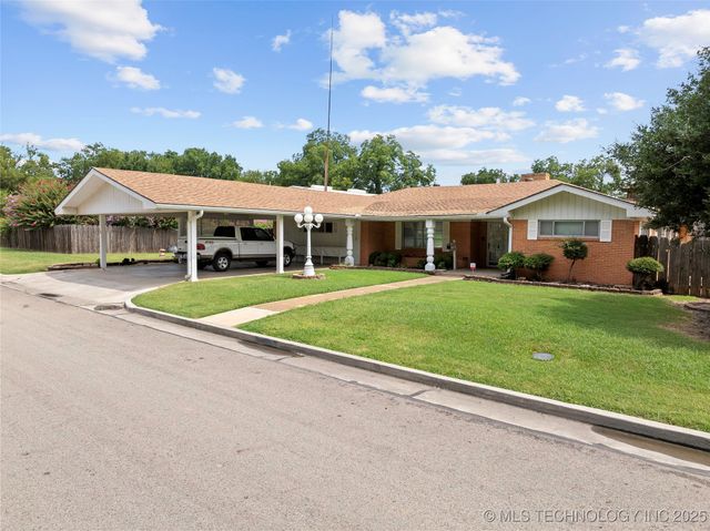 702 S 3rd Street, Davis, OK 73030