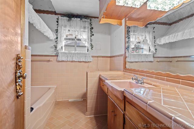 702 S 3rd Street, Davis, OK 73030