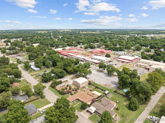 702 S 3rd Street, Davis, OK 73030