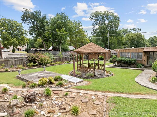 702 S 3rd Street, Davis, OK 73030