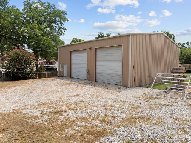 702 S 3rd Street, Davis, OK 73030