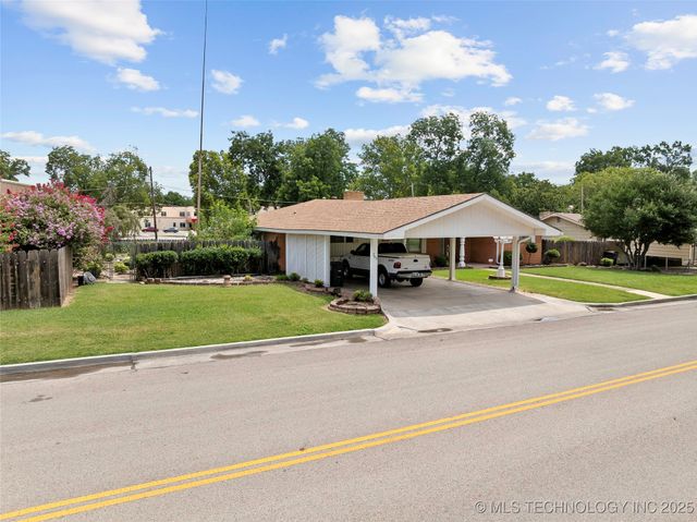 702 S 3rd Street, Davis, OK 73030
