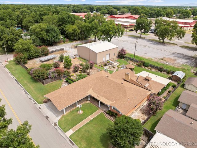 702 S 3rd Street, Davis, OK 73030