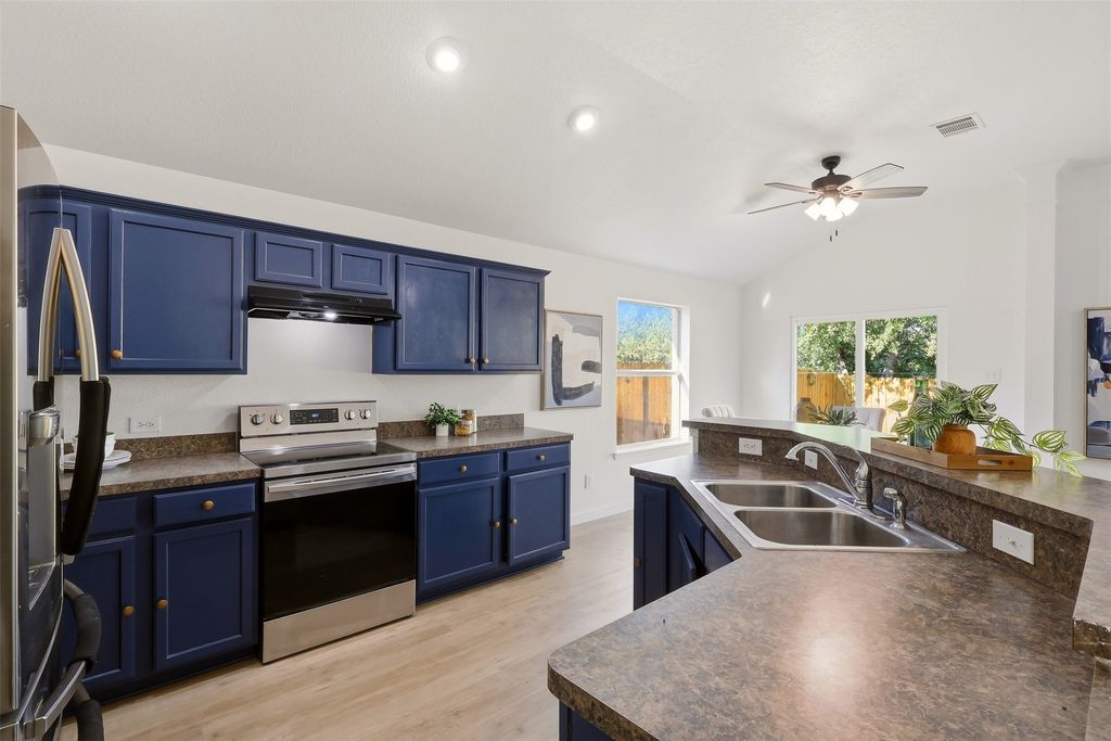 13905 Walnut Canyon Court, Fort Worth, TX 76262 — photo 3