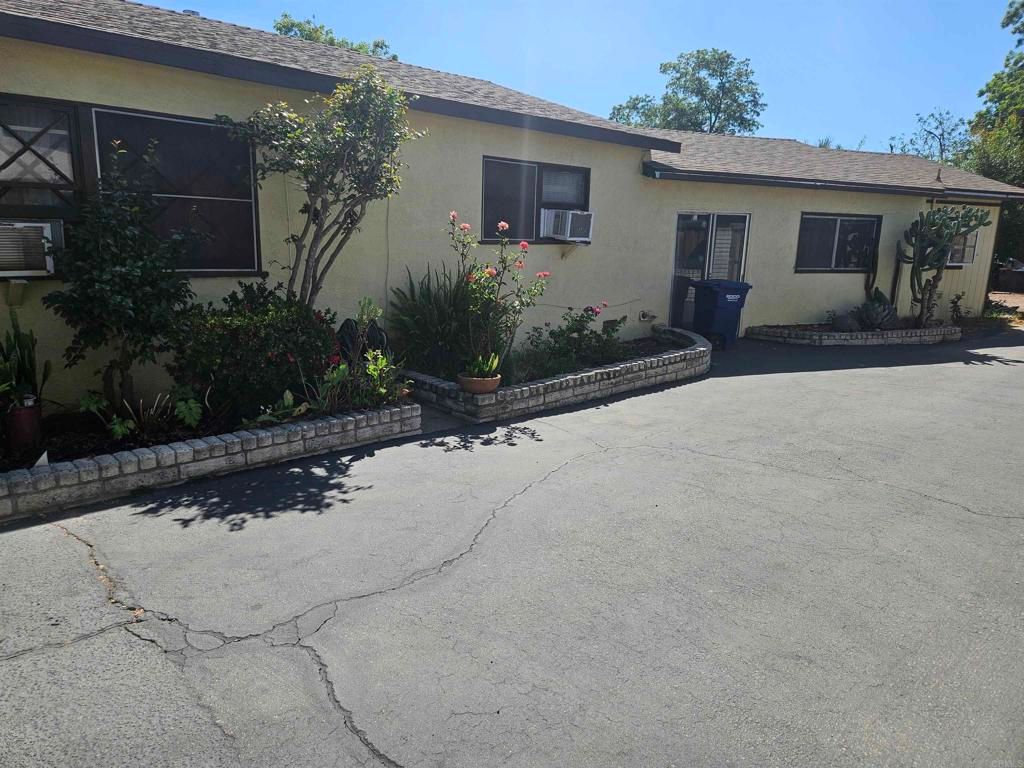 223 Robelini Drive, Vista, CA 92083 — exterior