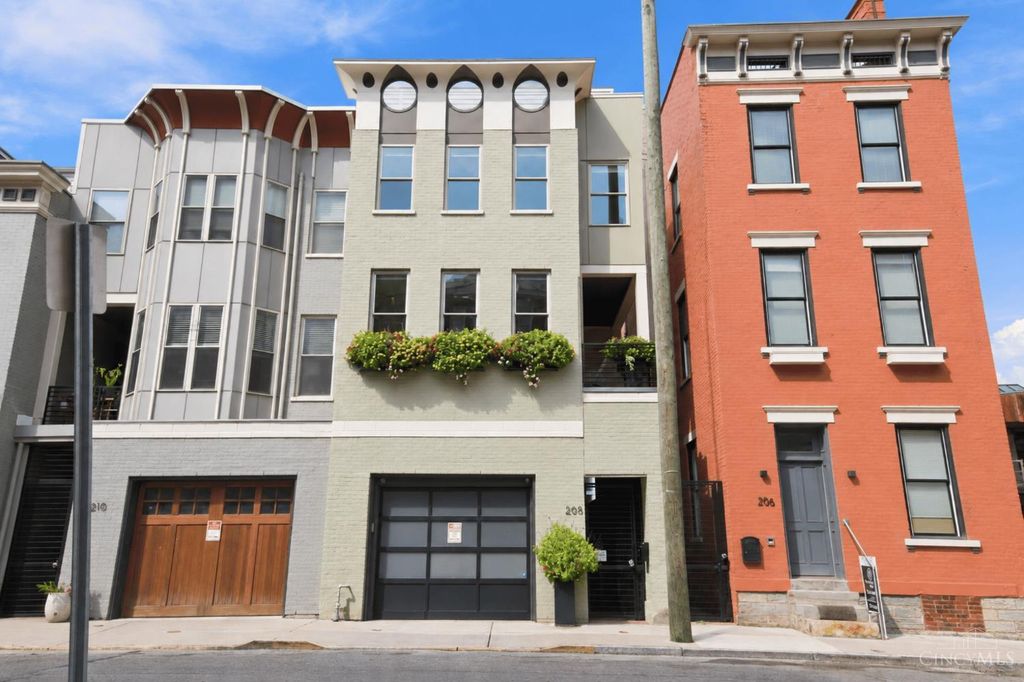 208 Wade Street, Cincinnati, OH 45202
