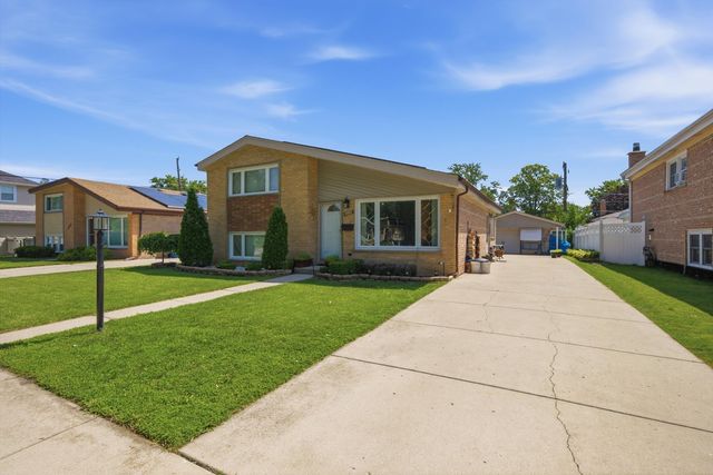 9937 MULBERRY Avenue E, Oak Lawn, IL 60453