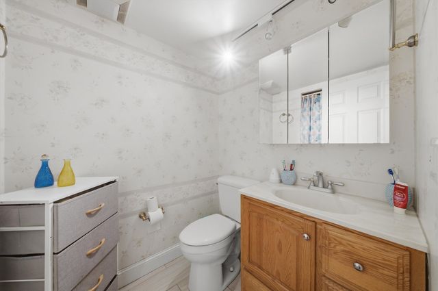 9937 MULBERRY Avenue E, Oak Lawn, IL 60453