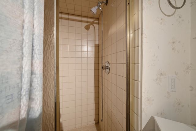 9937 MULBERRY Avenue E, Oak Lawn, IL 60453
