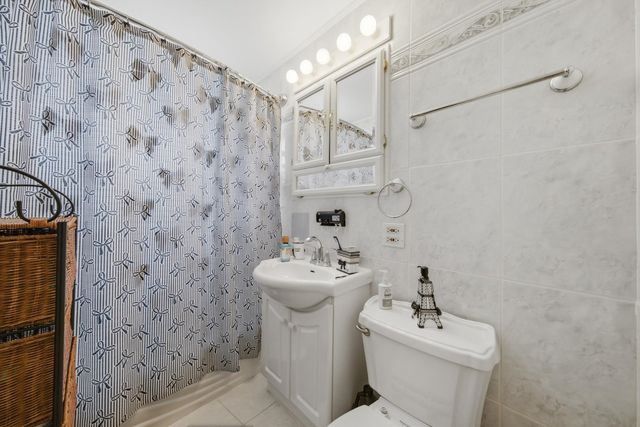 9937 MULBERRY Avenue E, Oak Lawn, IL 60453