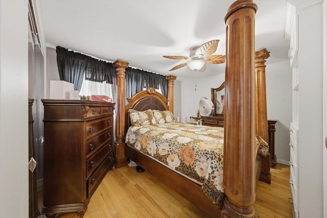 9937 MULBERRY Avenue E, Oak Lawn, IL 60453