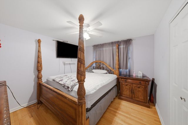9937 MULBERRY Avenue E, Oak Lawn, IL 60453