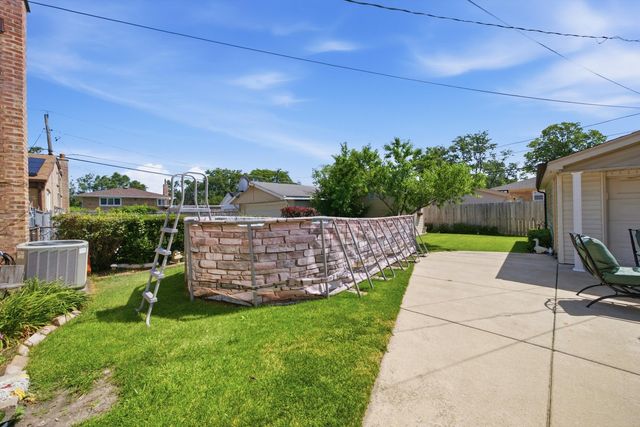 9937 MULBERRY Avenue E, Oak Lawn, IL 60453