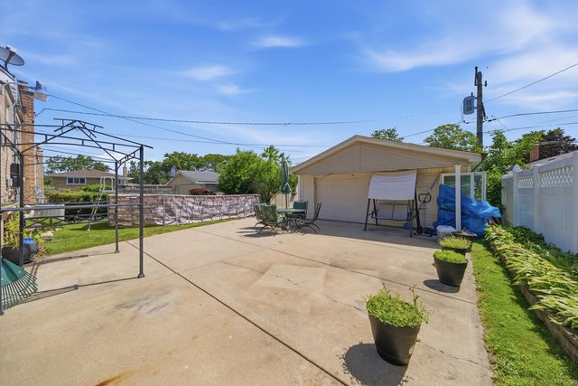 9937 MULBERRY Avenue E, Oak Lawn, IL 60453