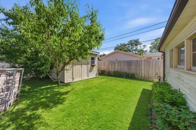 9937 MULBERRY Avenue E, Oak Lawn, IL 60453