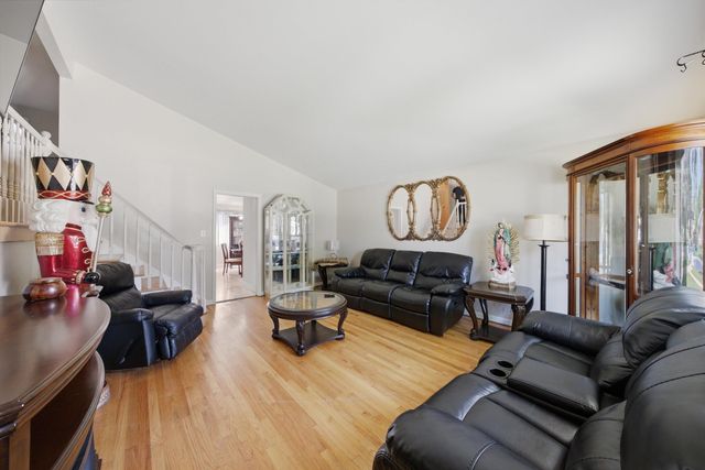9937 MULBERRY Avenue E, Oak Lawn, IL 60453
