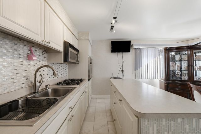 9937 MULBERRY Avenue E, Oak Lawn, IL 60453