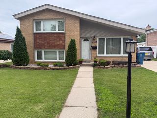 9937 MULBERRY Avenue E, Oak Lawn, IL 60453