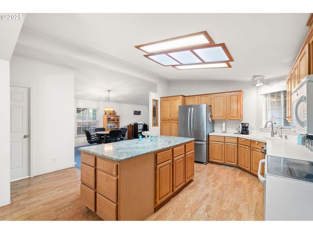 3326 SENECAL CREEK Dr, Woodburn, OR 97071