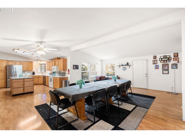 3326 SENECAL CREEK Dr, Woodburn, OR 97071