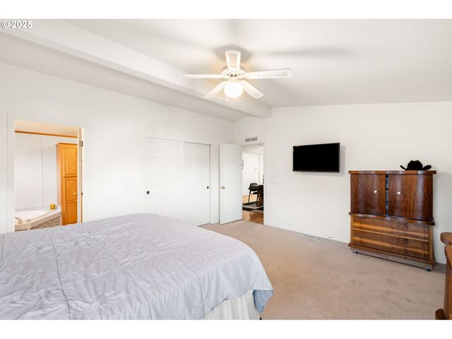 3326 SENECAL CREEK Dr, Woodburn, OR 97071