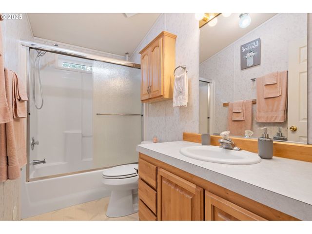 3326 SENECAL CREEK Dr, Woodburn, OR 97071