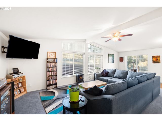 3326 SENECAL CREEK Dr, Woodburn, OR 97071