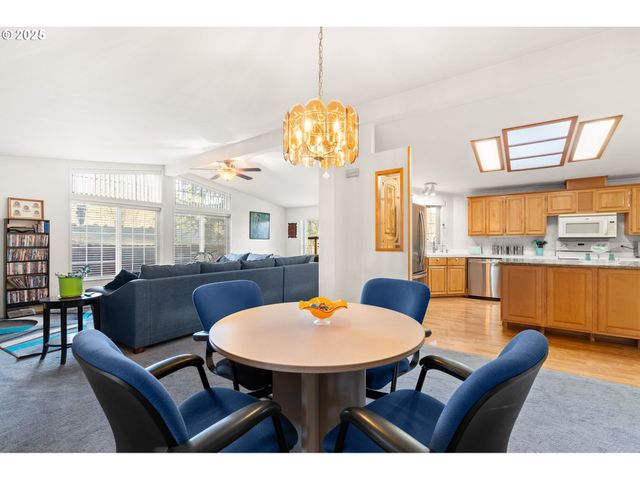 3326 SENECAL CREEK Dr, Woodburn, OR 97071