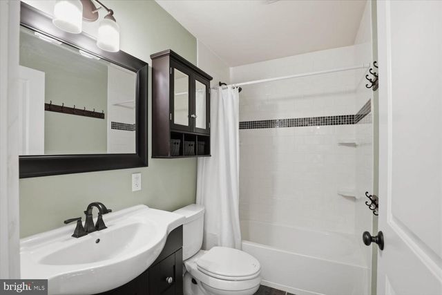 162 HUNTINGWOOD DR, Lancaster, PA 17602