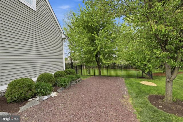 162 HUNTINGWOOD DR, Lancaster, PA 17602