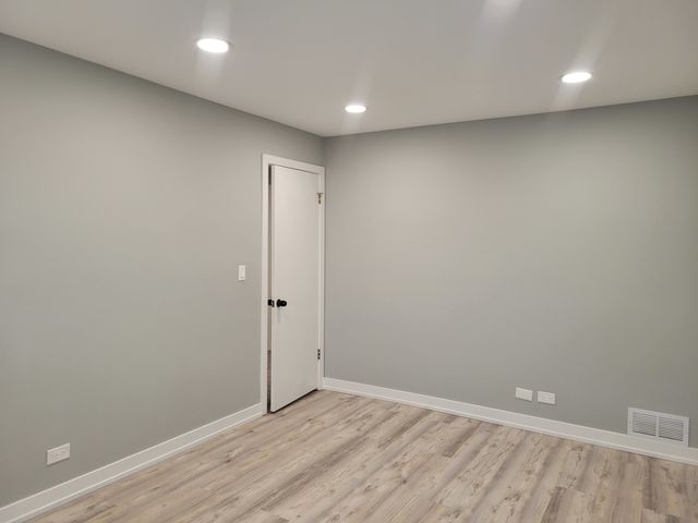 1001 E Callero Circle 2, Mount Prospect, IL 60056