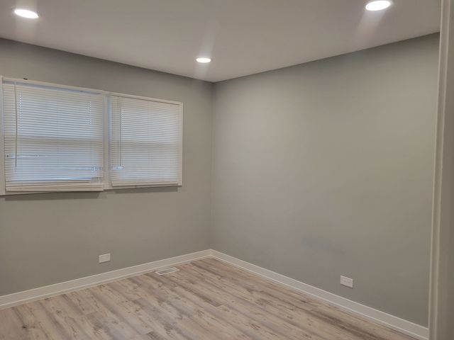 1001 E Callero Circle 2, Mount Prospect, IL 60056