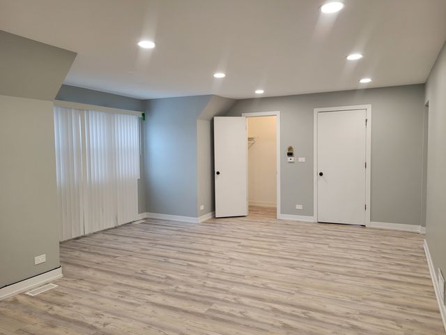 1001 E Callero Circle 2, Mount Prospect, IL 60056