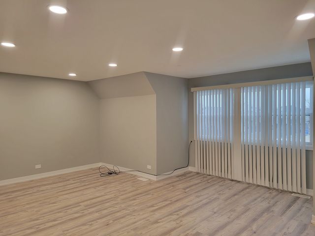 1001 E Callero Circle 2, Mount Prospect, IL 60056